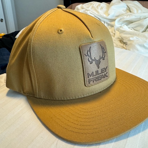 Muley Freak snapback hat.. hat is brand new. Goldish color - Picture 4 of 4